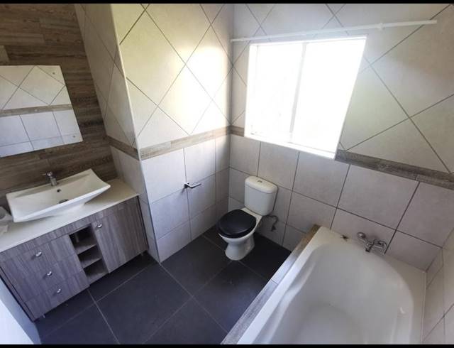 5 BEDROOM HOUSE FOR SALE IN GOLF PARK